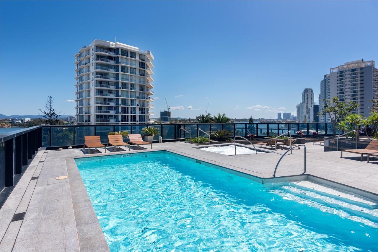 Circle On Cavill - Hosted By Coastal Letting Apartment Gold Coast Exterior foto