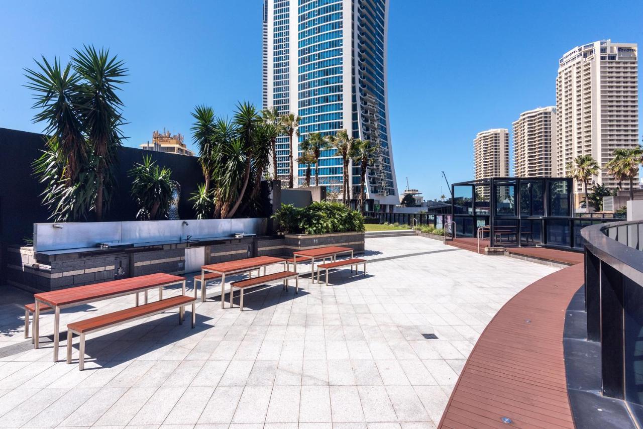 Circle On Cavill - Hosted By Coastal Letting Apartment Gold Coast Exterior foto