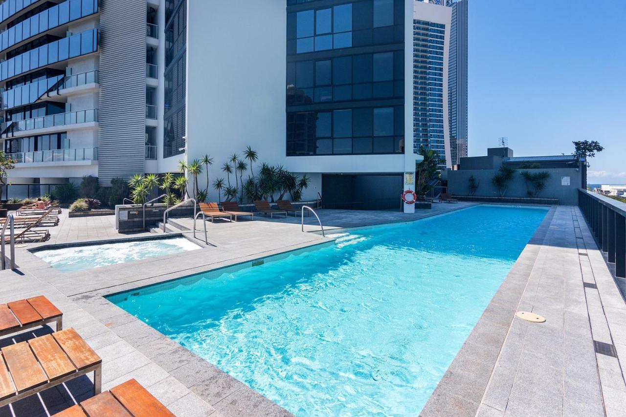 Circle On Cavill - Hosted By Coastal Letting Apartment Gold Coast Exterior foto