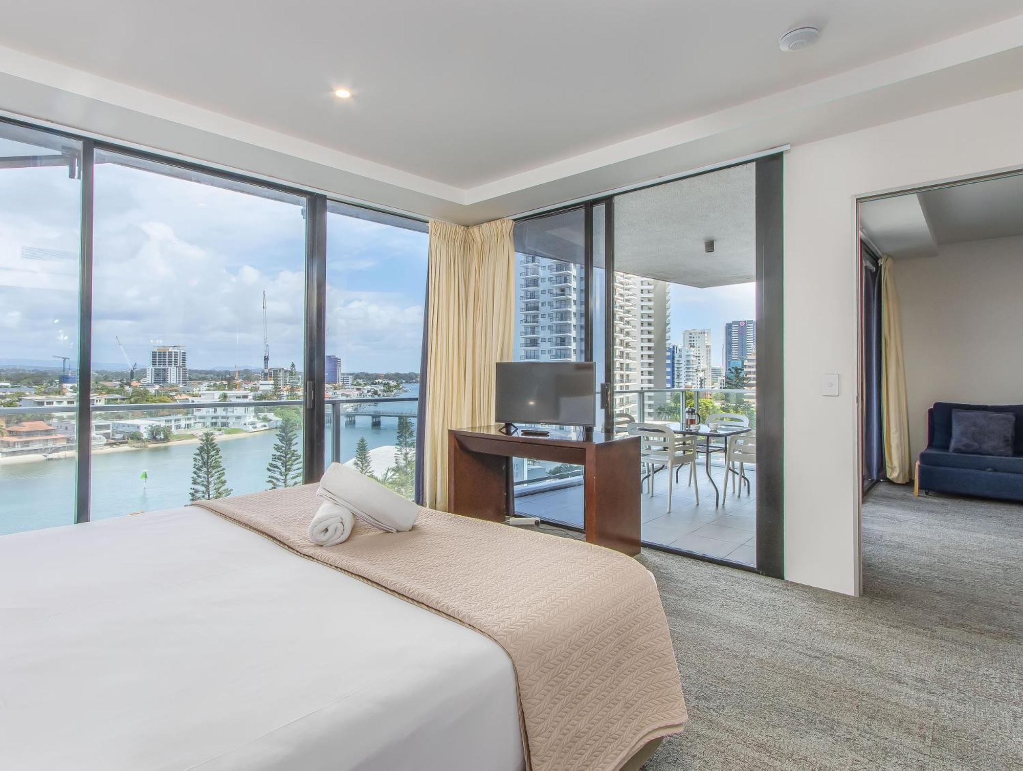 Circle On Cavill - Hosted By Coastal Letting Apartment Gold Coast Exterior foto