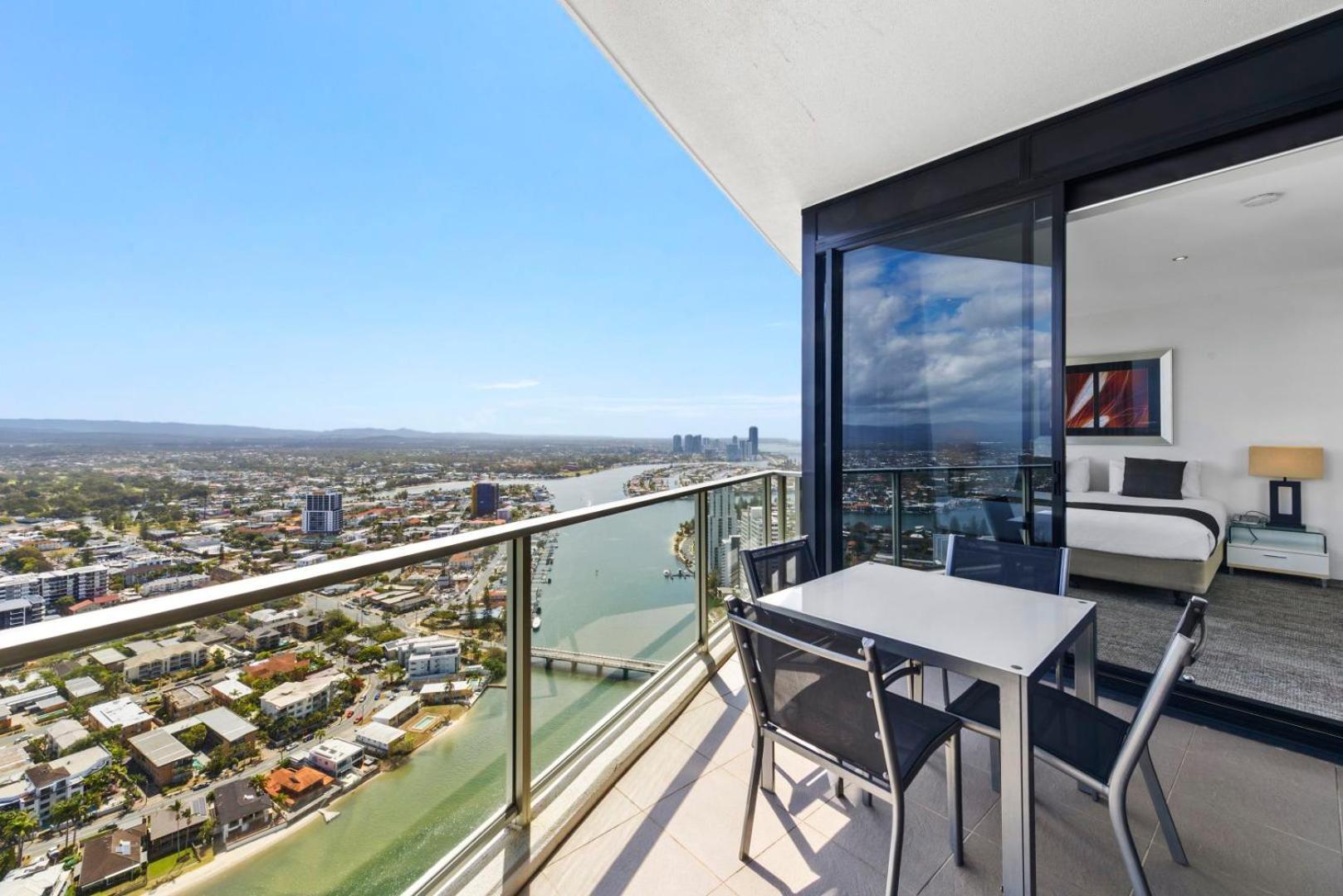 Circle On Cavill - Hosted By Coastal Letting Apartment Gold Coast Exterior foto