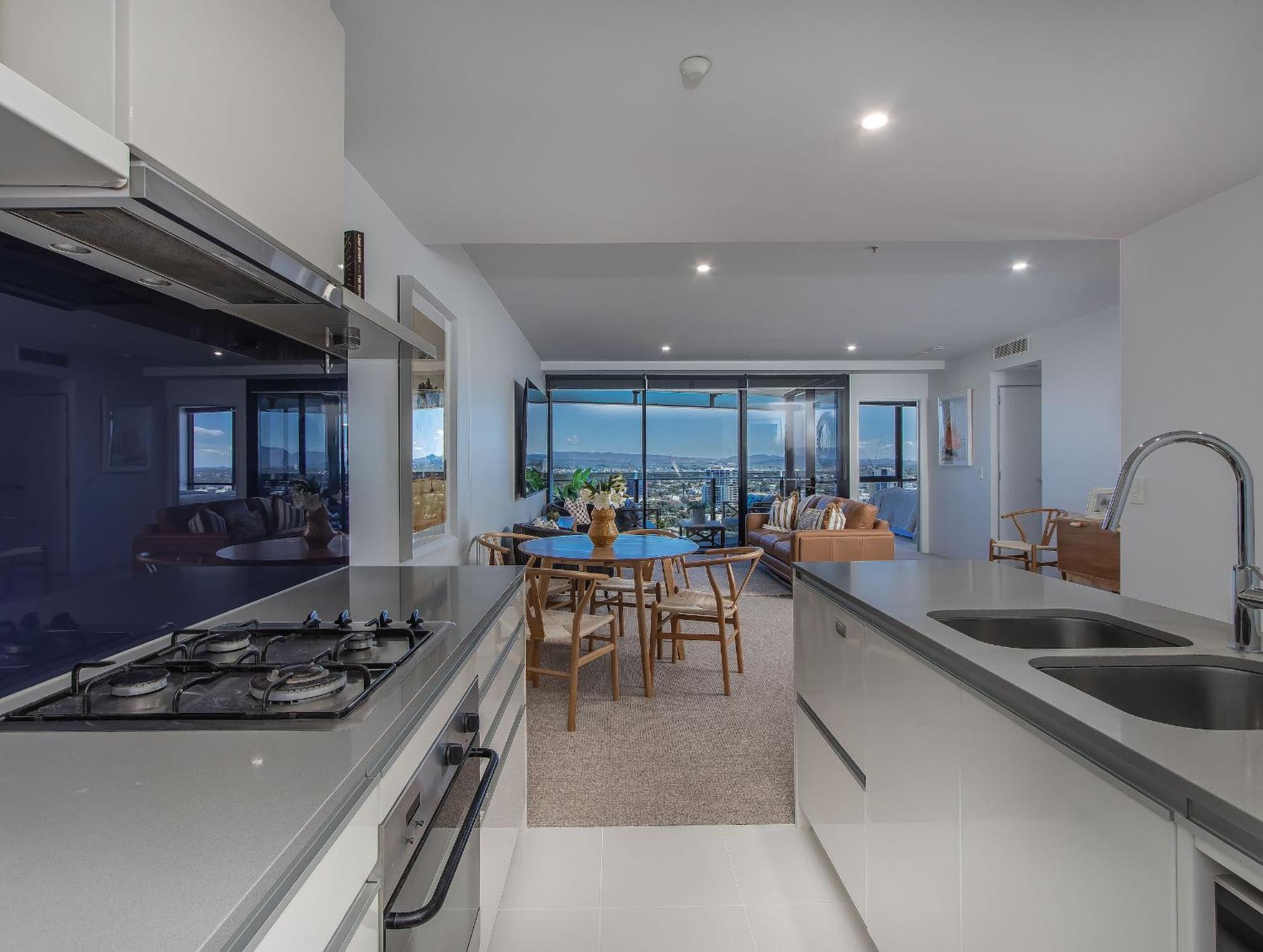 Circle On Cavill - Hosted By Coastal Letting Apartment Gold Coast Exterior foto