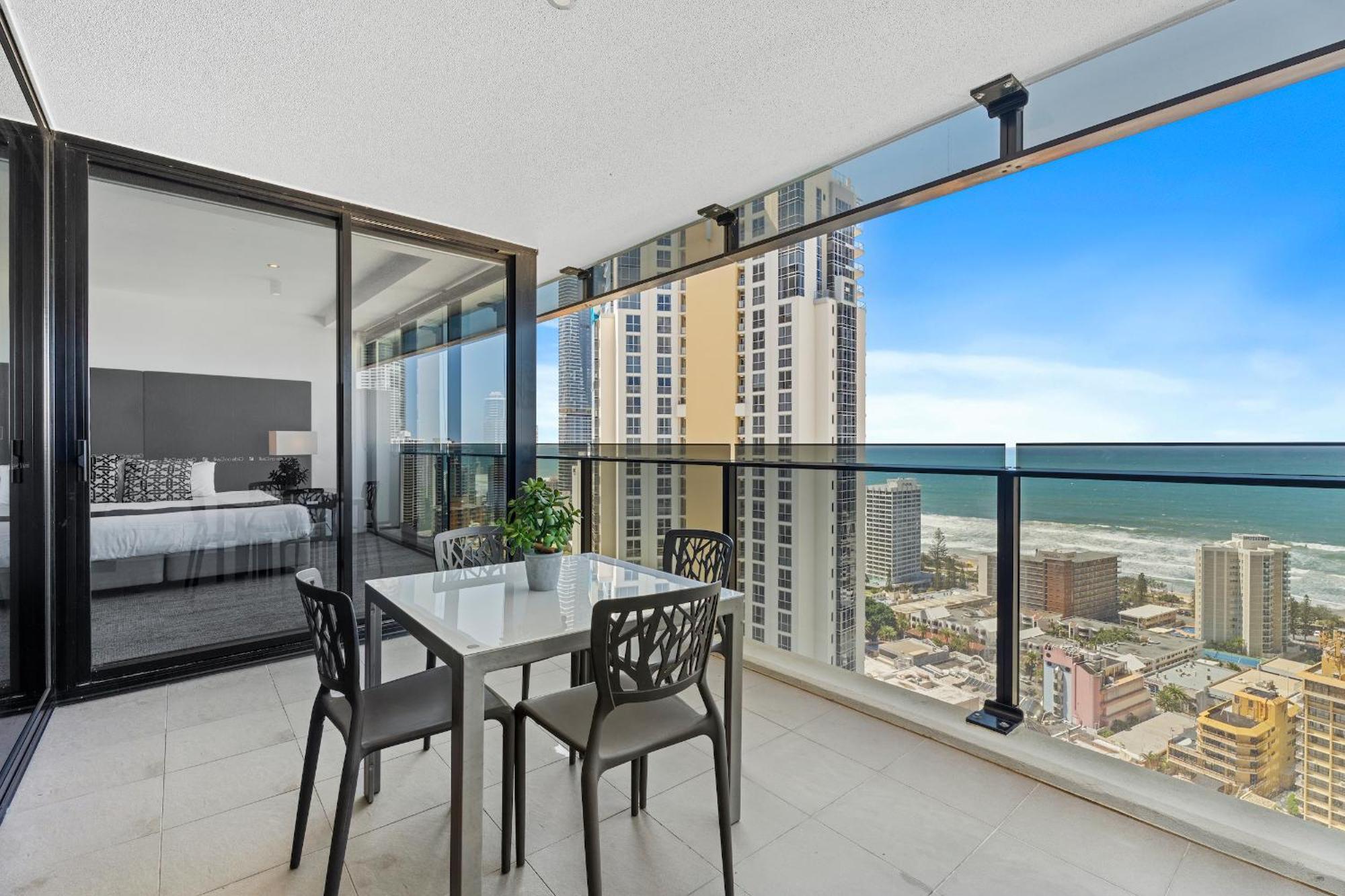 Circle On Cavill - Hosted By Coastal Letting Apartment Gold Coast Exterior foto