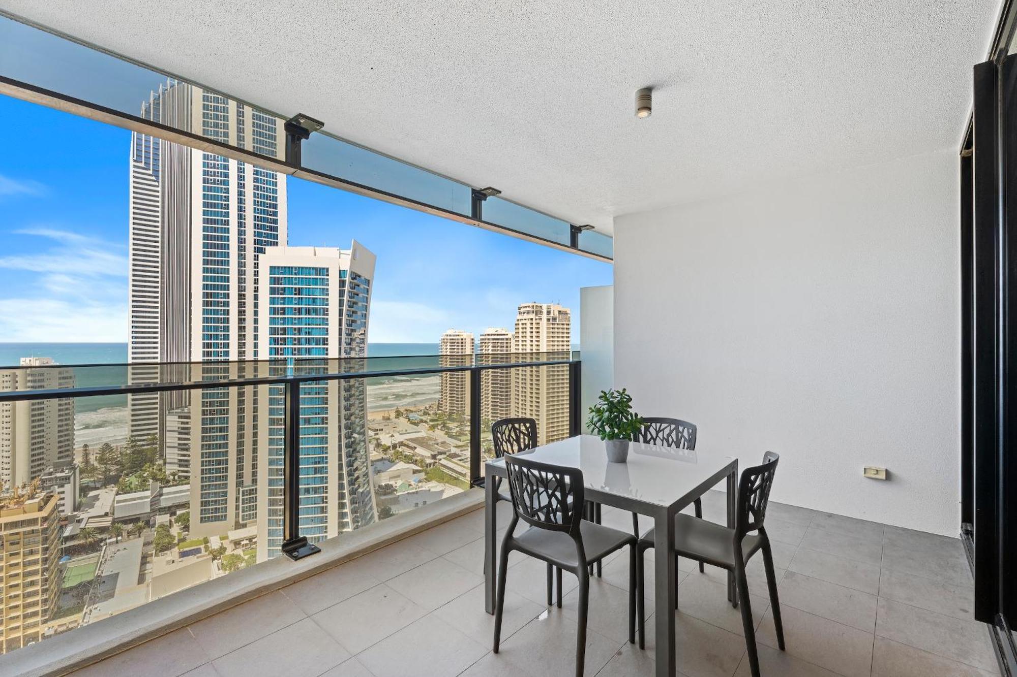 Circle On Cavill - Hosted By Coastal Letting Apartment Gold Coast Exterior foto