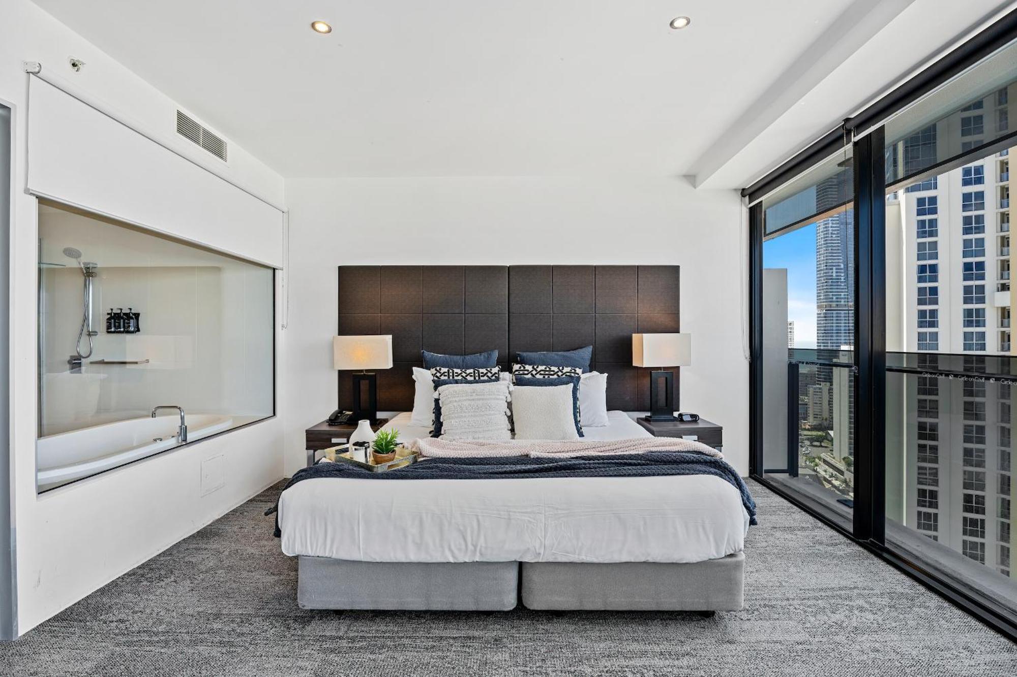 Circle On Cavill - Hosted By Coastal Letting Apartment Gold Coast Exterior foto