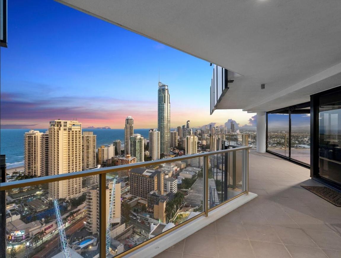 Circle On Cavill - Hosted By Coastal Letting Apartment Gold Coast Exterior foto