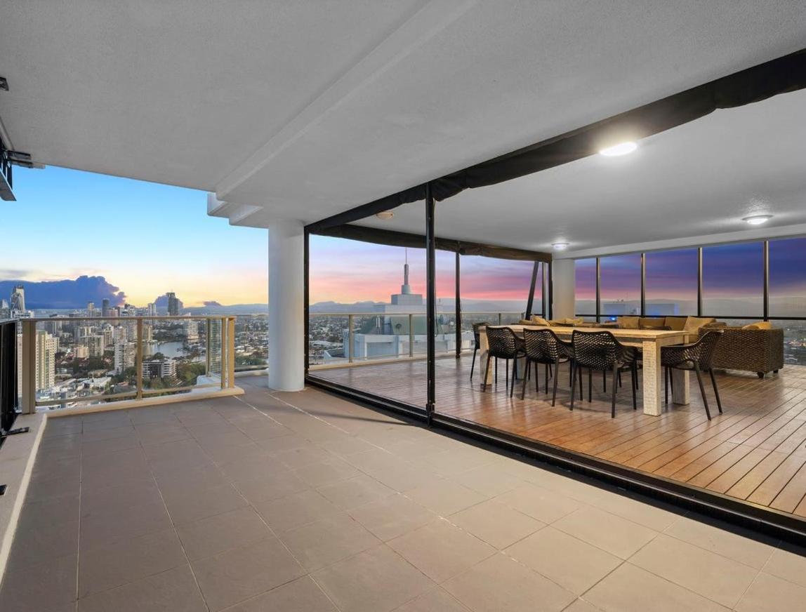 Circle On Cavill - Hosted By Coastal Letting Apartment Gold Coast Exterior foto